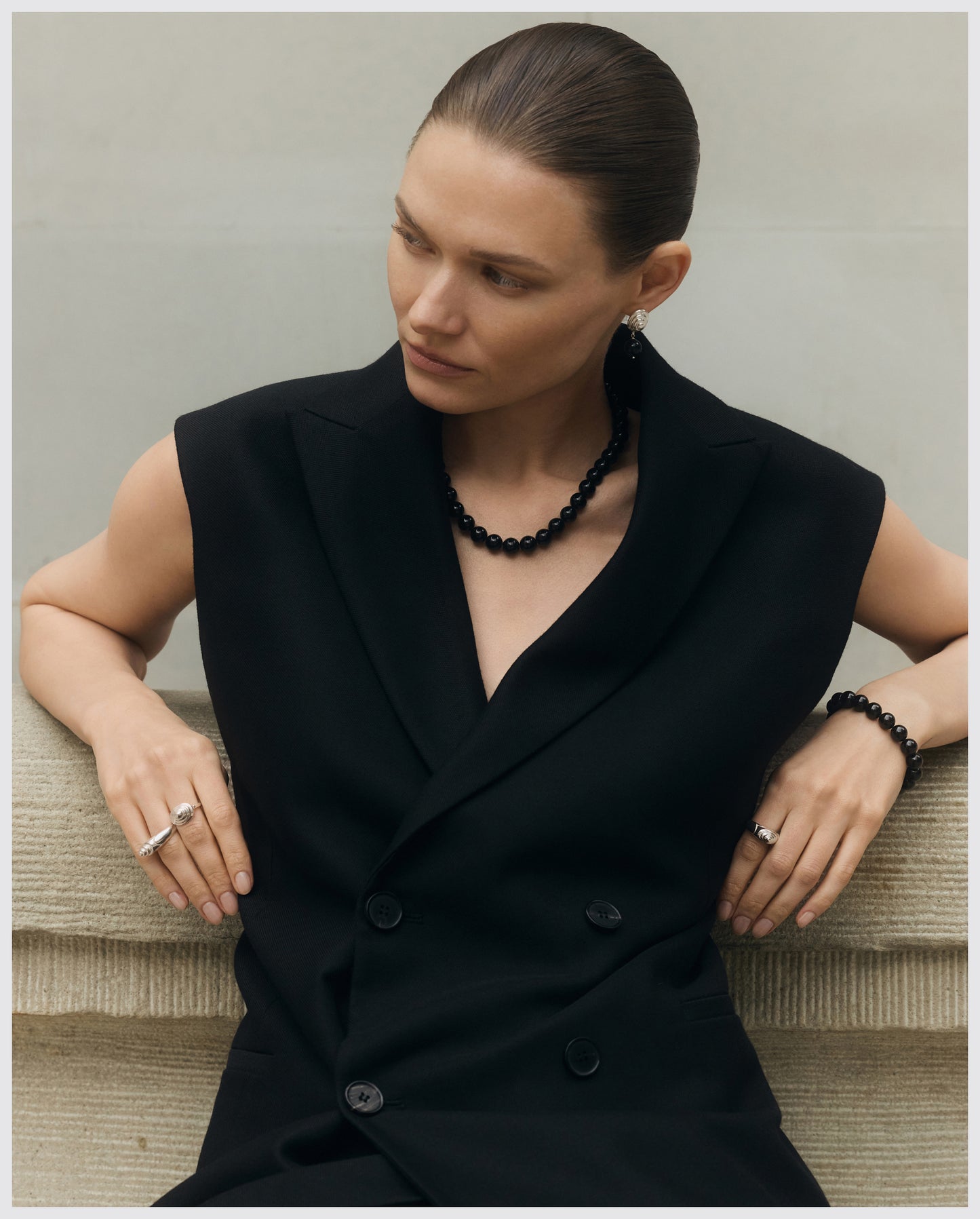 Coil Onyx Choker