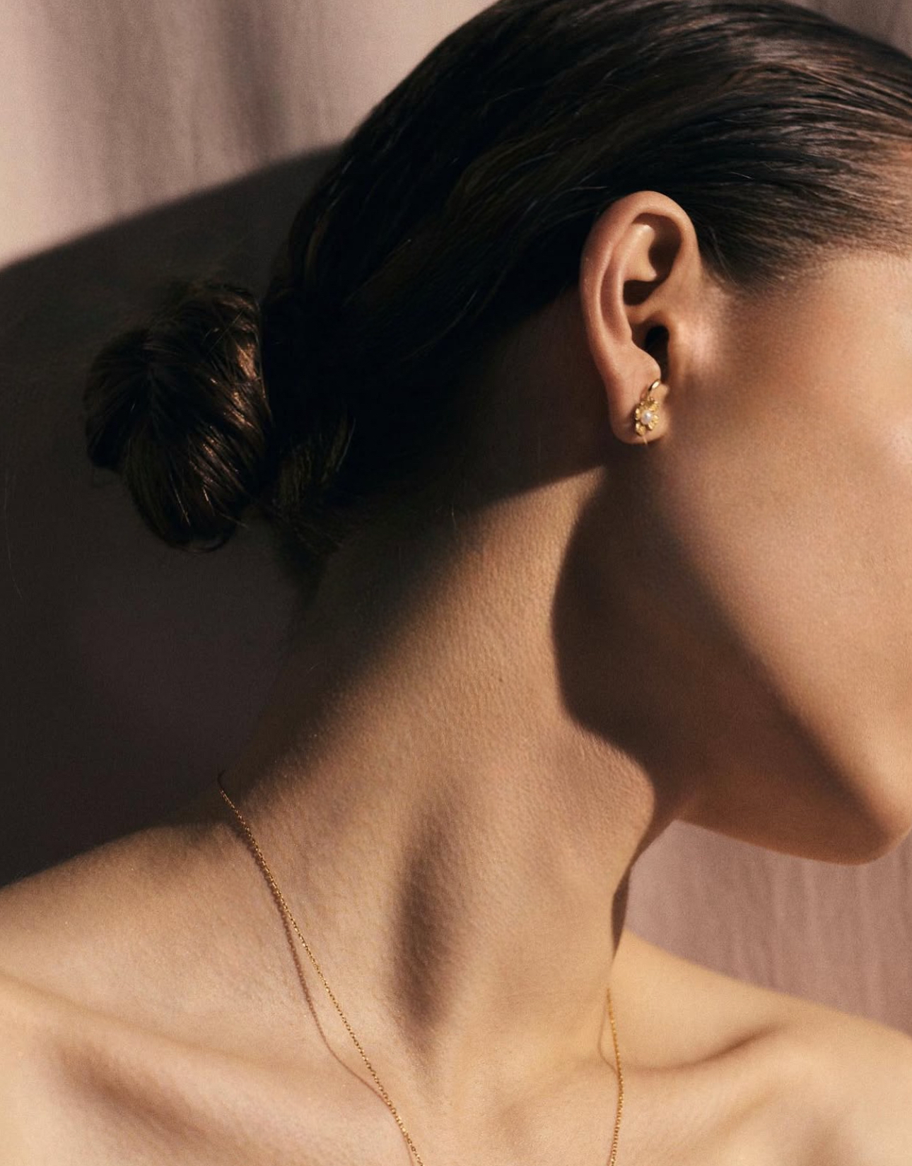 Klover Pearl Stud Earrings
