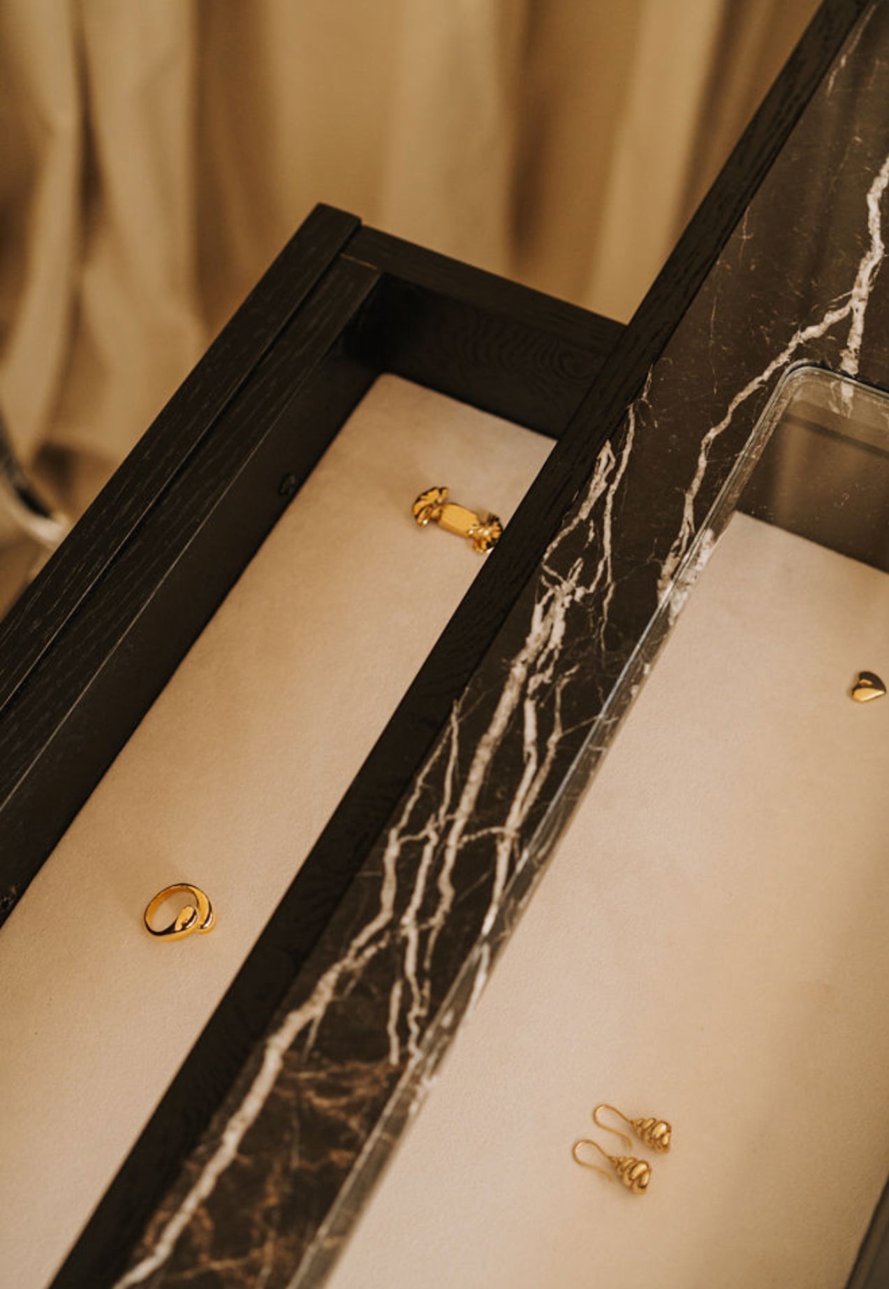 Vride Gold Earrings