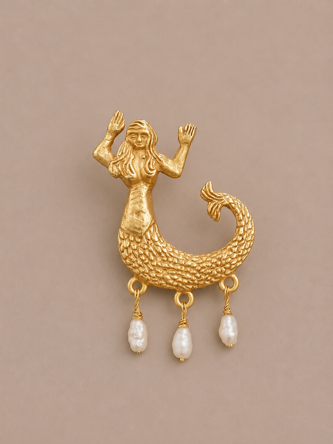 Sirene Medallion with White Pearls