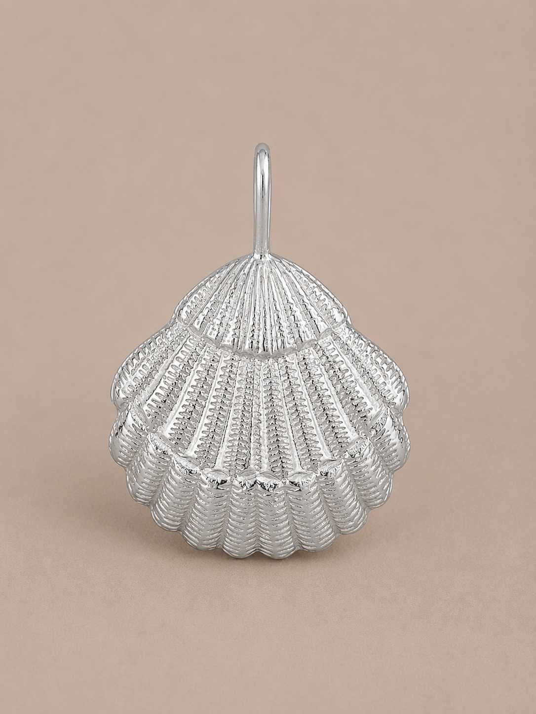 Nora Shell Medallion