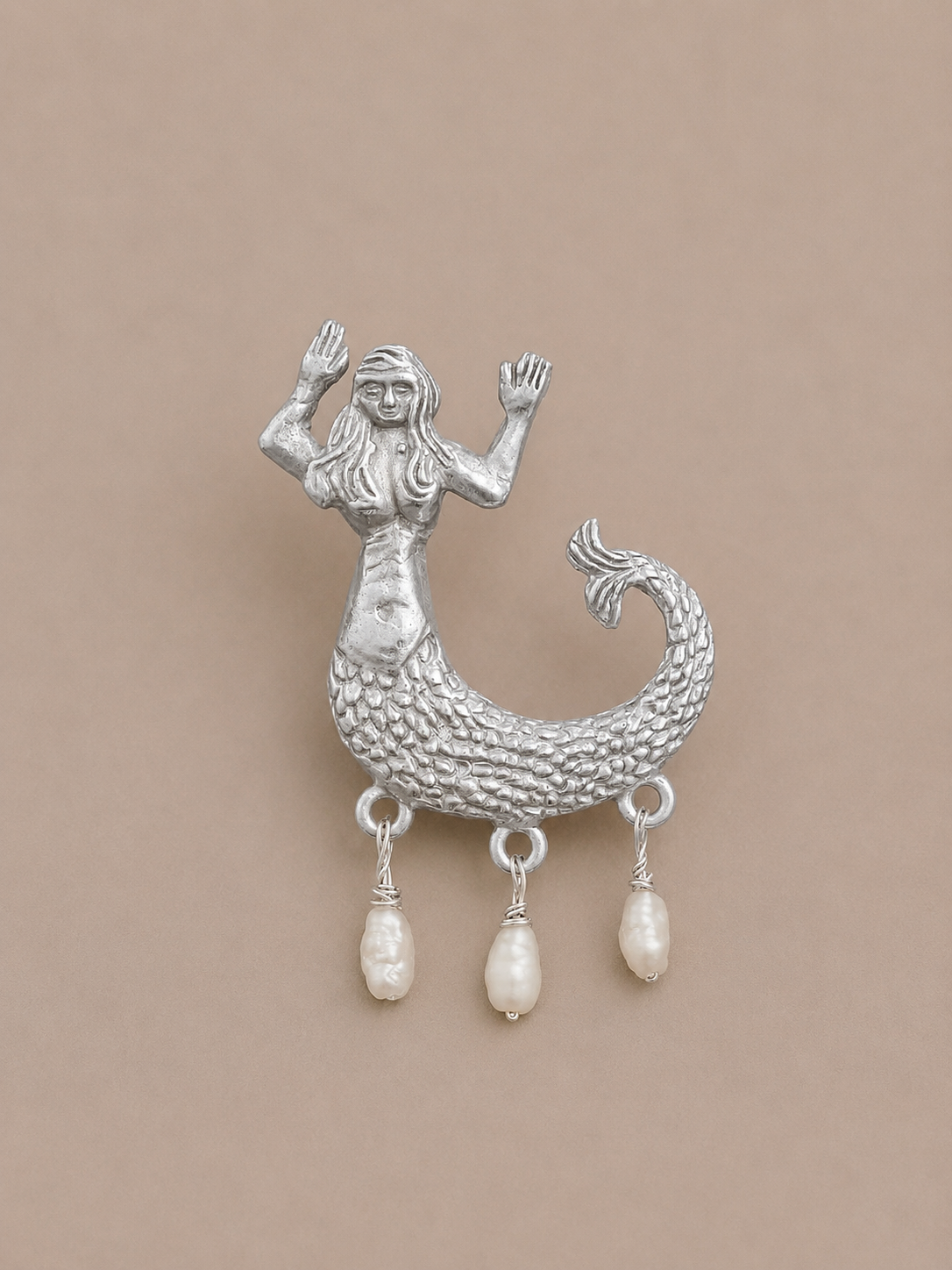 Sirene Medallion with White Pearls