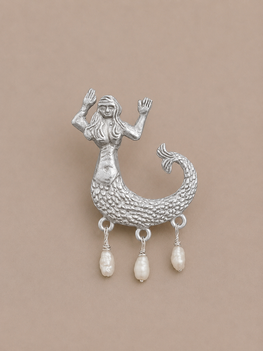 Sirene Medallion with White Pearls