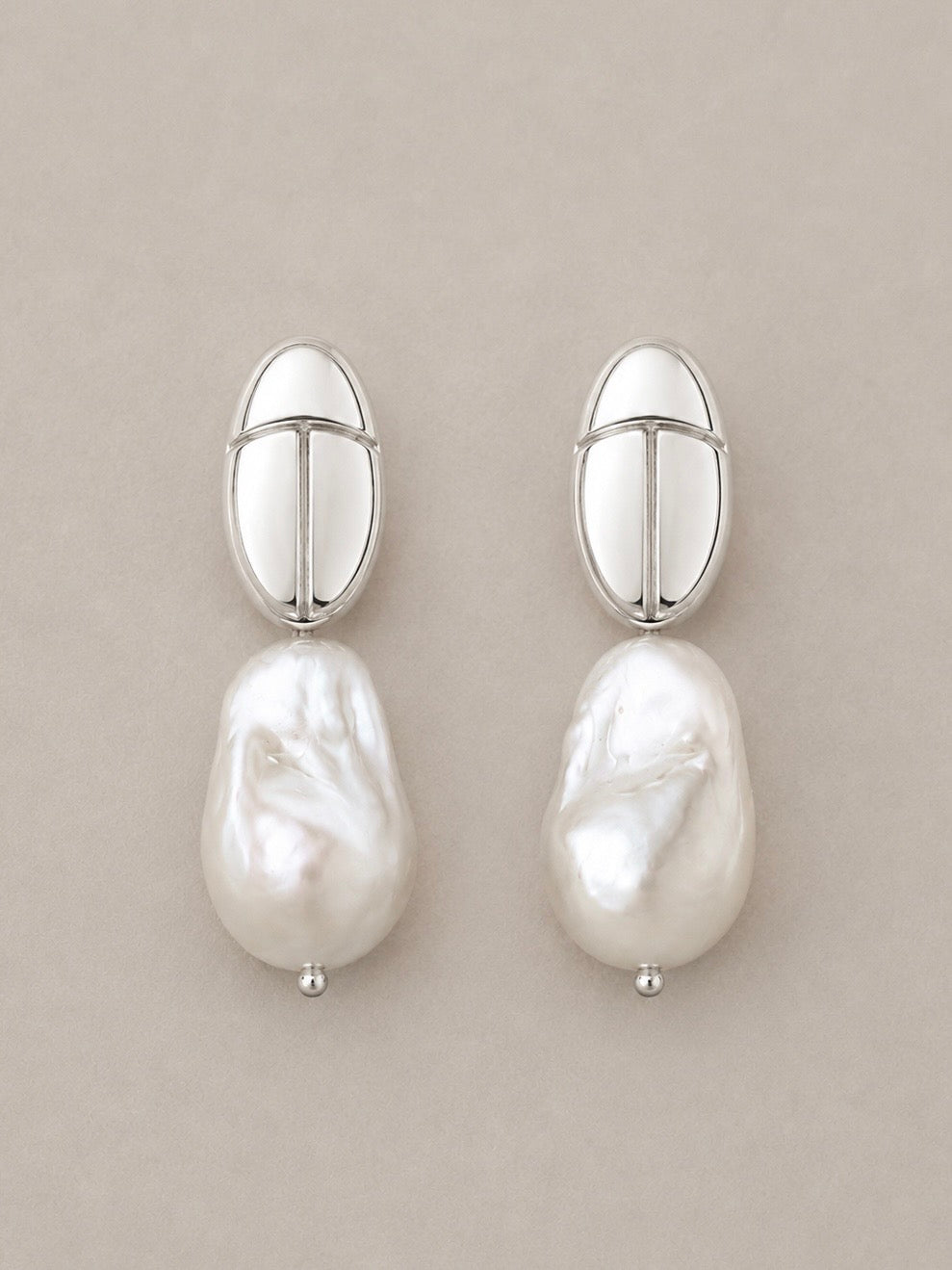 Scarabeus Pearl Earrings