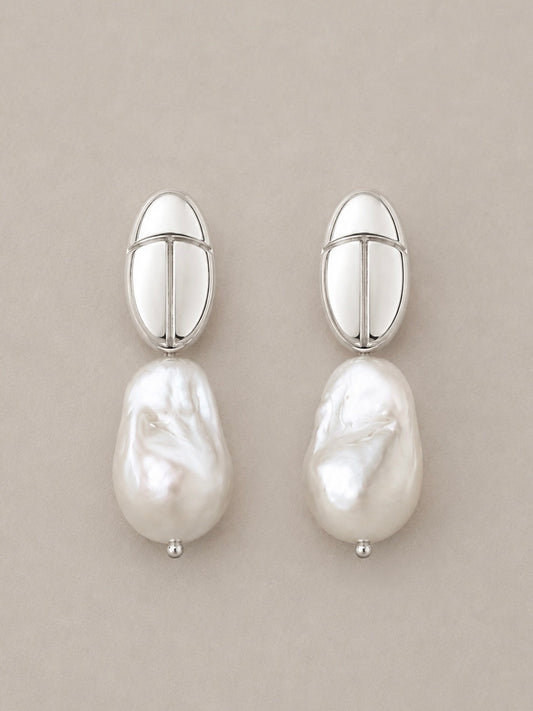 Scarabeus Pearl Earrings