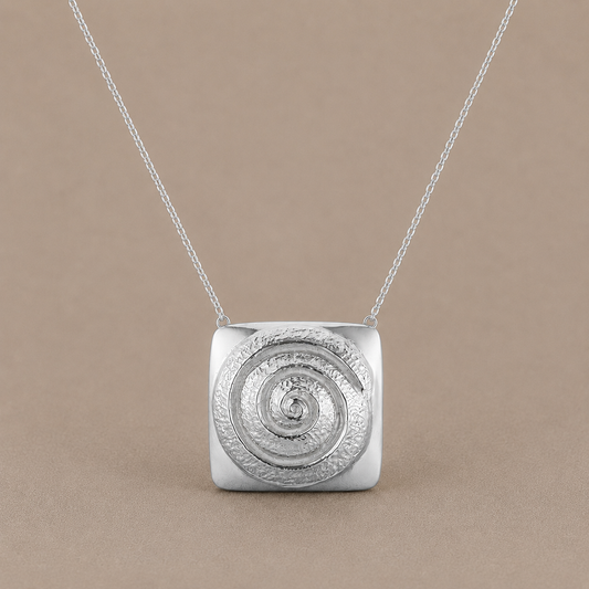Keilowa Long Silver Necklace