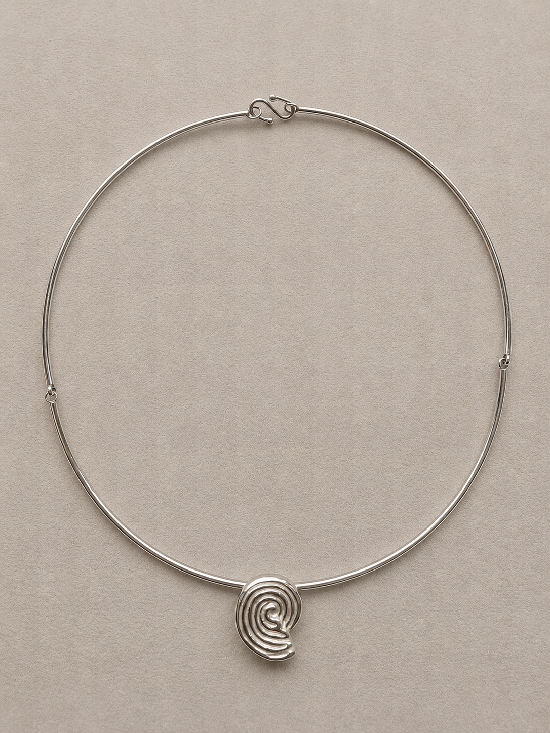 Ithell Silver Collier