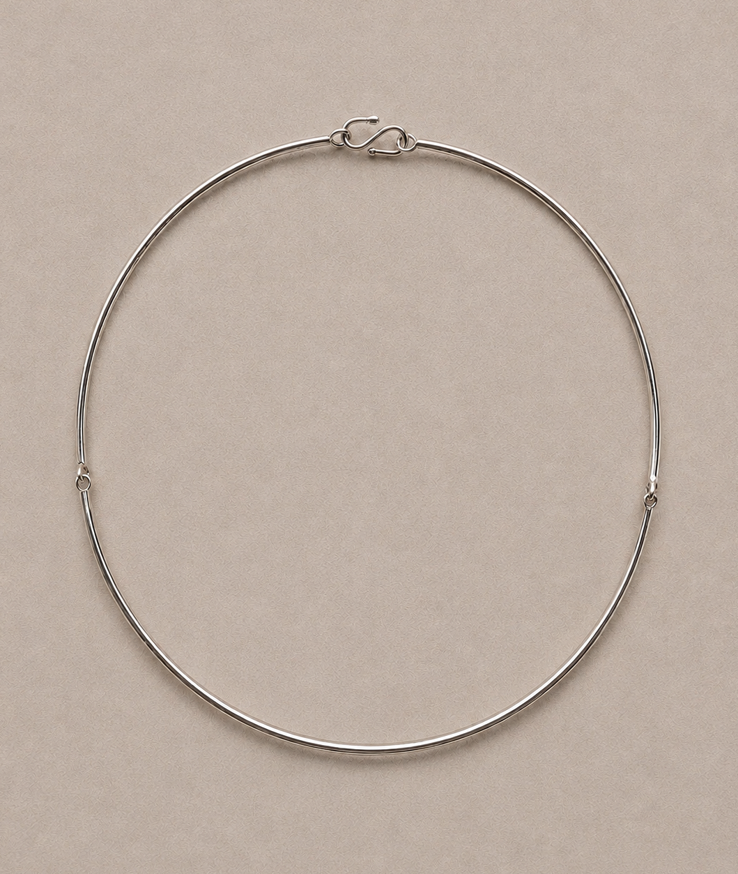 Silent Silver Collier